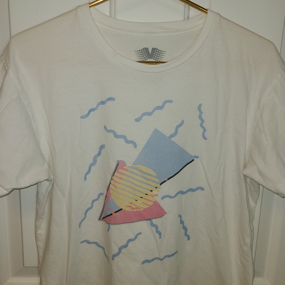vapor95 Tshirt‎ Sz Med Geometric Shapes 80s Wave pattern Groovy Streetwear White